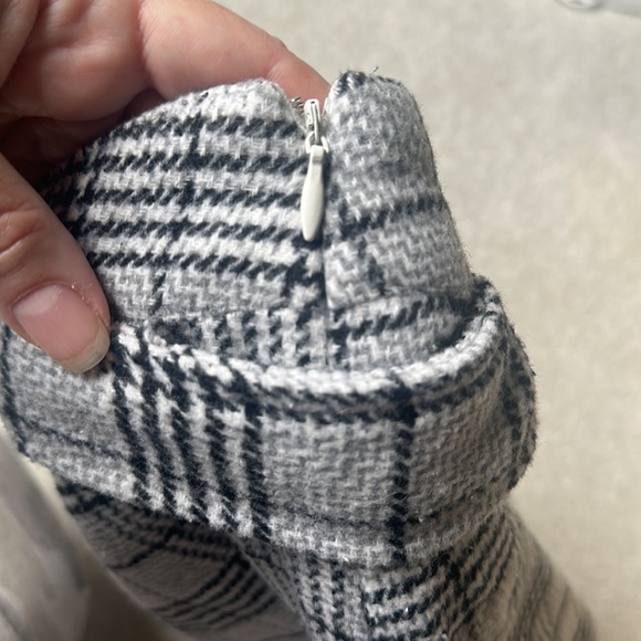 Black, gray, white plaid, belted, mini skirt, size small - Picture 6 of 6